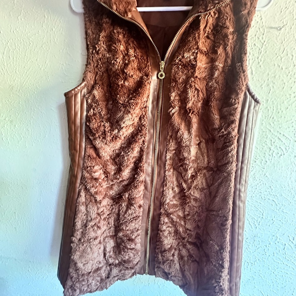 Marc New York Chocolate Faux Fur Vest - Picture 8 of 8